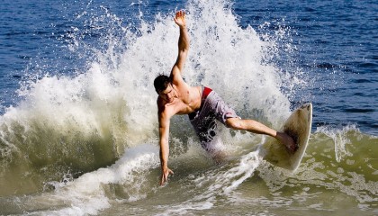 开云综合服务-_野外生存赛：在荒野中挑战极限运动腕力_，户外运动野外生存