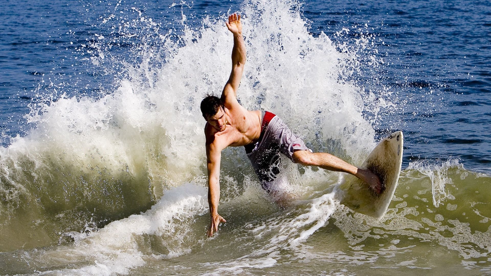 _野外生存赛：在荒野中挑战极限运动腕力_，户外运动野外生存